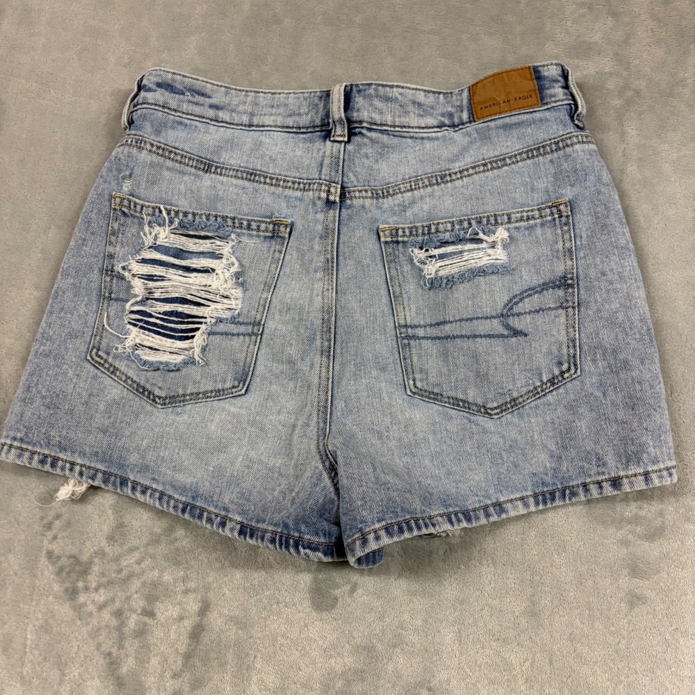 American Eagle Women Size 6 W29 Distress Denim Shorts Light Wash Comfort Stretch - Picture 4 of 6